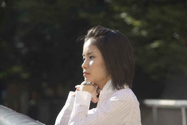 憂い 心細い 上京 たそがれ 都会での生活｜m030901